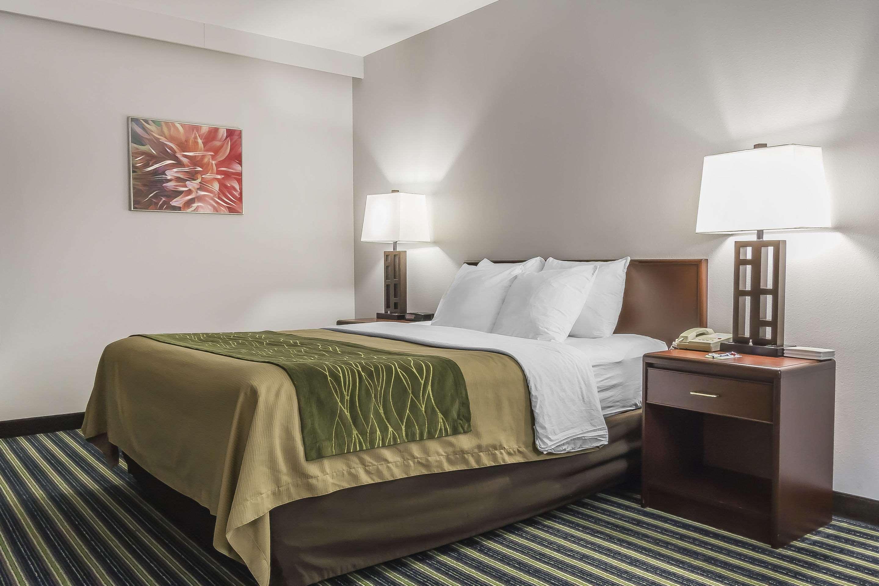 Comfort Inn & Suites Moose Jaw Esterno foto