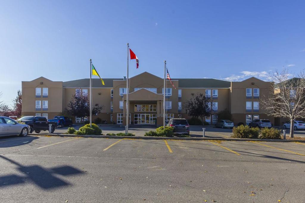 Comfort Inn & Suites Moose Jaw Esterno foto