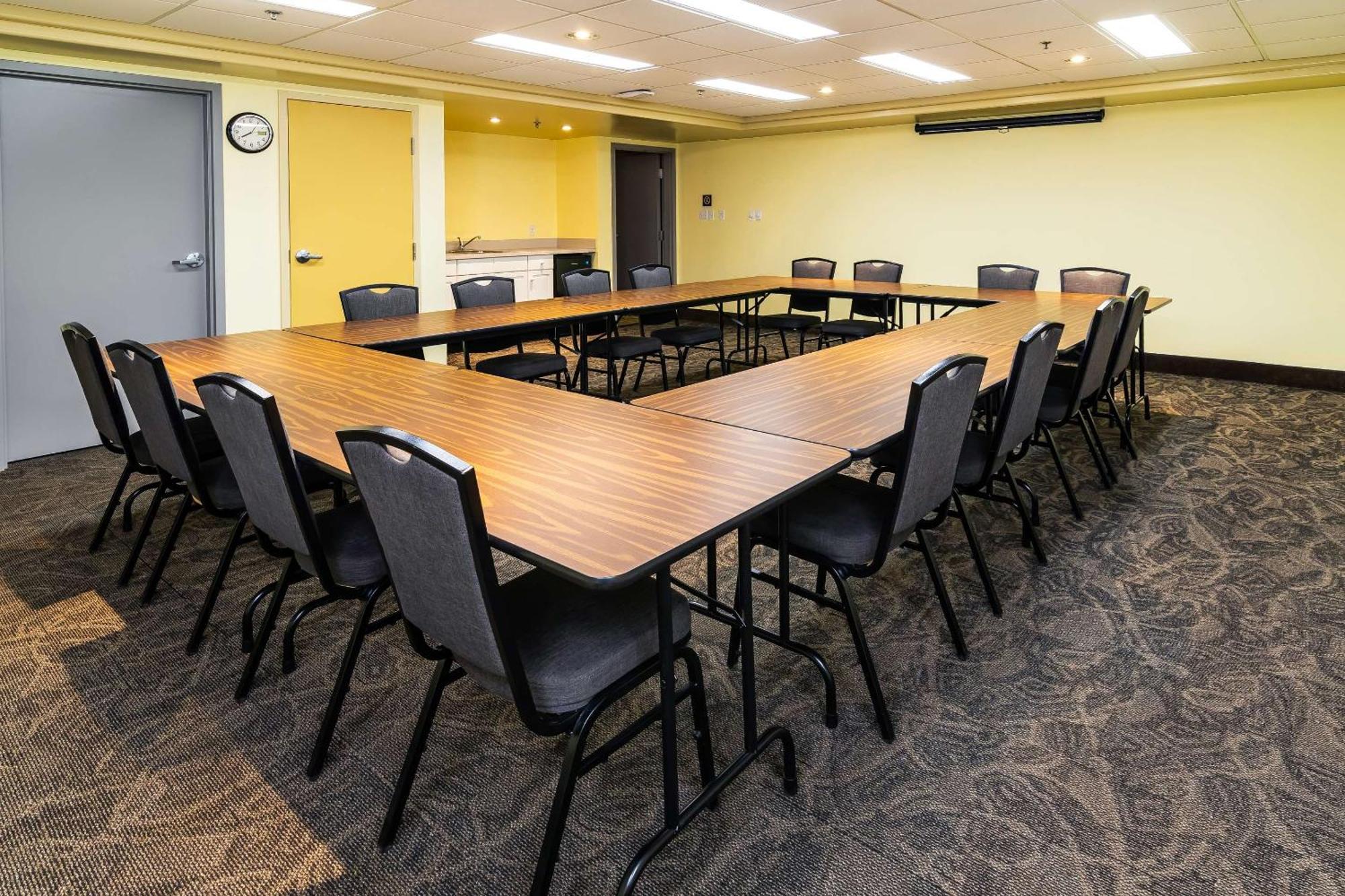 Comfort Inn & Suites Moose Jaw Esterno foto