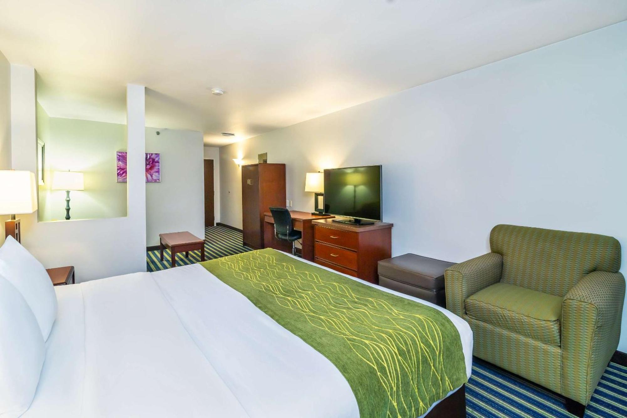 Comfort Inn & Suites Moose Jaw Esterno foto