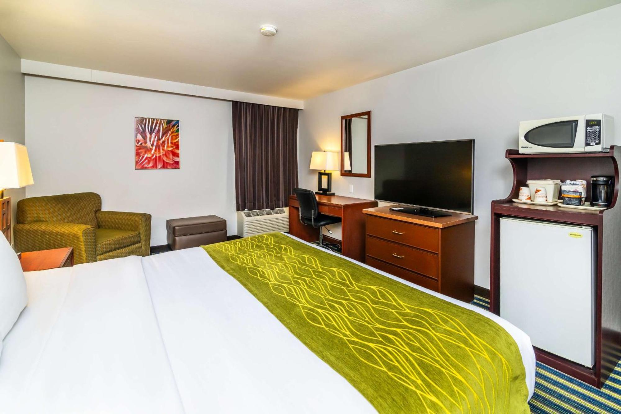 Comfort Inn & Suites Moose Jaw Esterno foto
