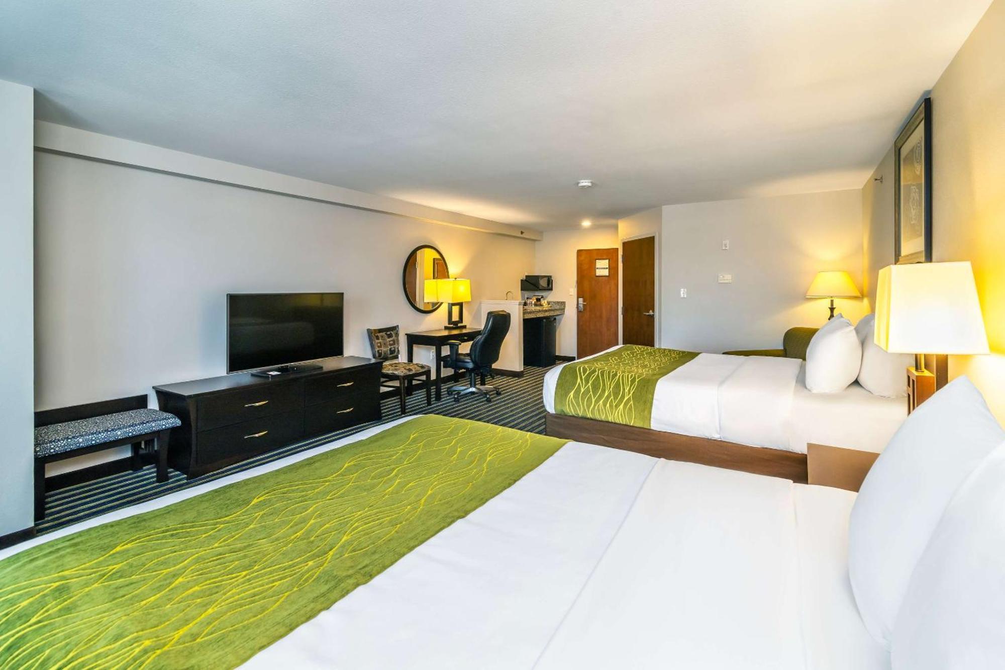 Comfort Inn & Suites Moose Jaw Esterno foto