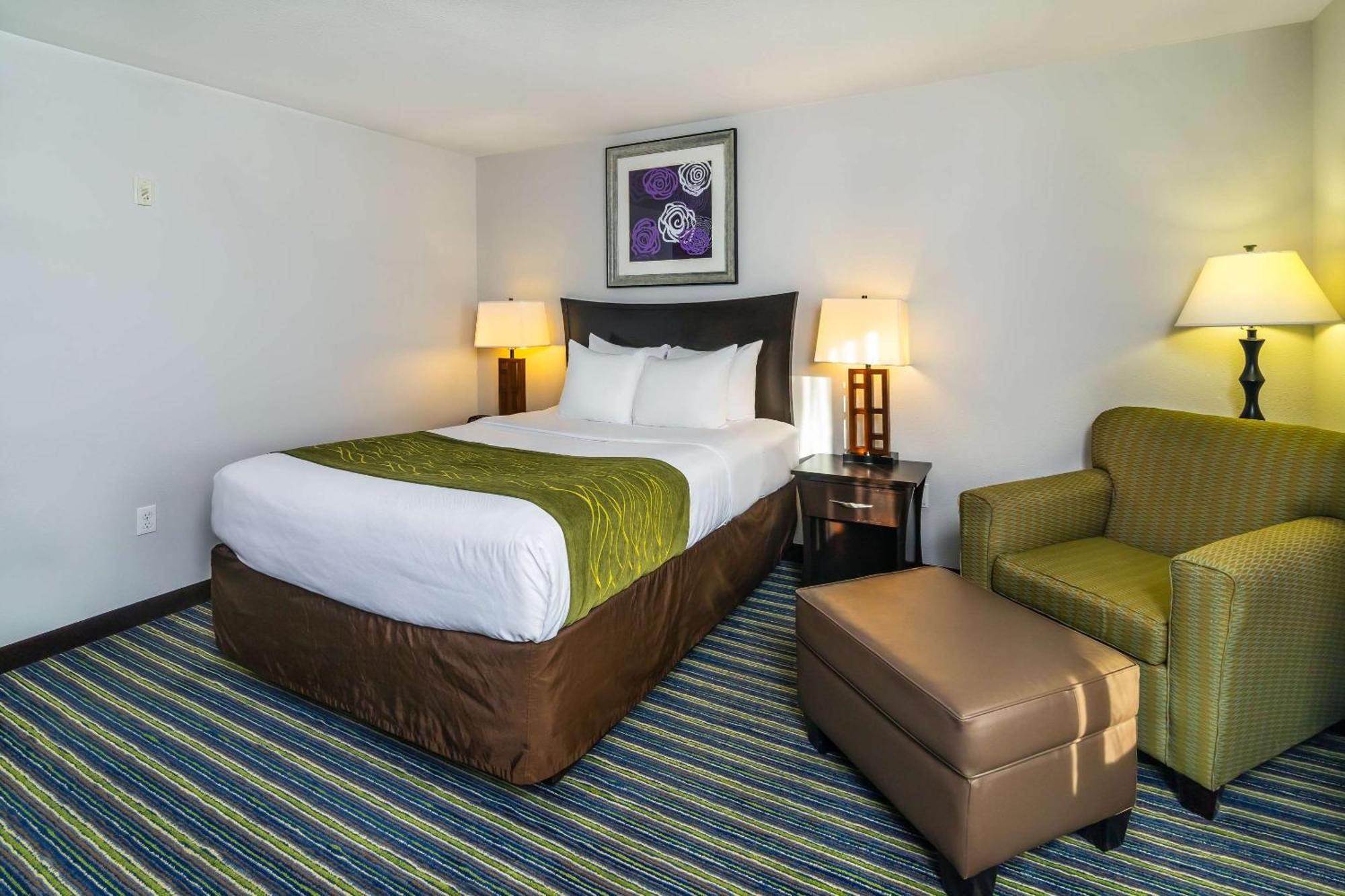 Comfort Inn & Suites Moose Jaw Esterno foto