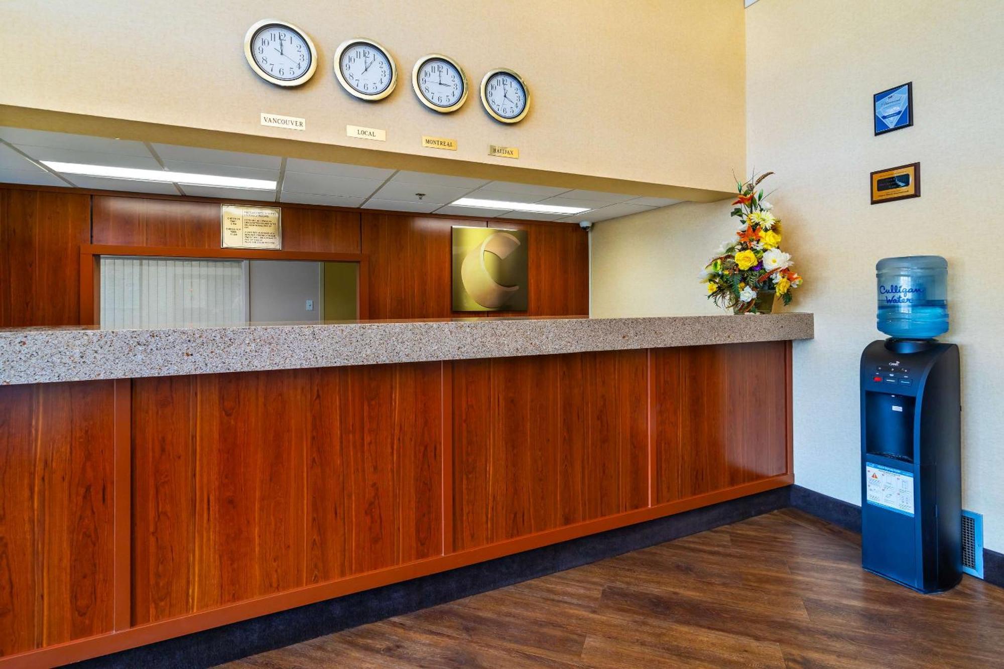 Comfort Inn & Suites Moose Jaw Esterno foto