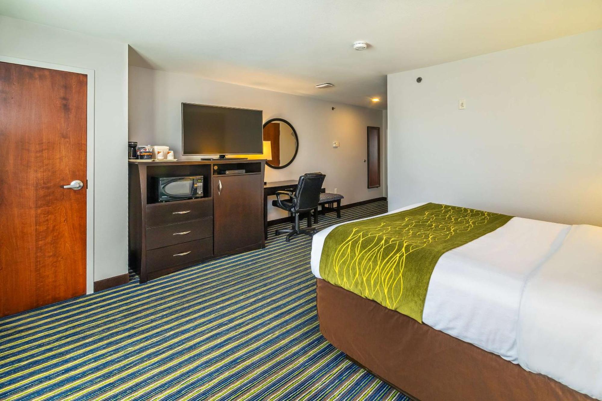 Comfort Inn & Suites Moose Jaw Esterno foto